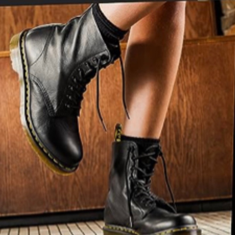 NYOT DR MARTENS 13152 PASCAL VIRGINIA BLACK PEBBLED LEATHER BOOTS SIZE 9